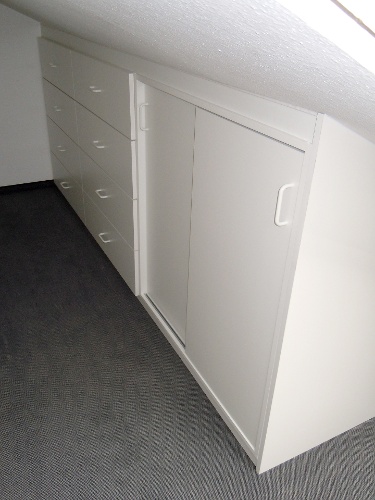 Schrank unter Dachschräge